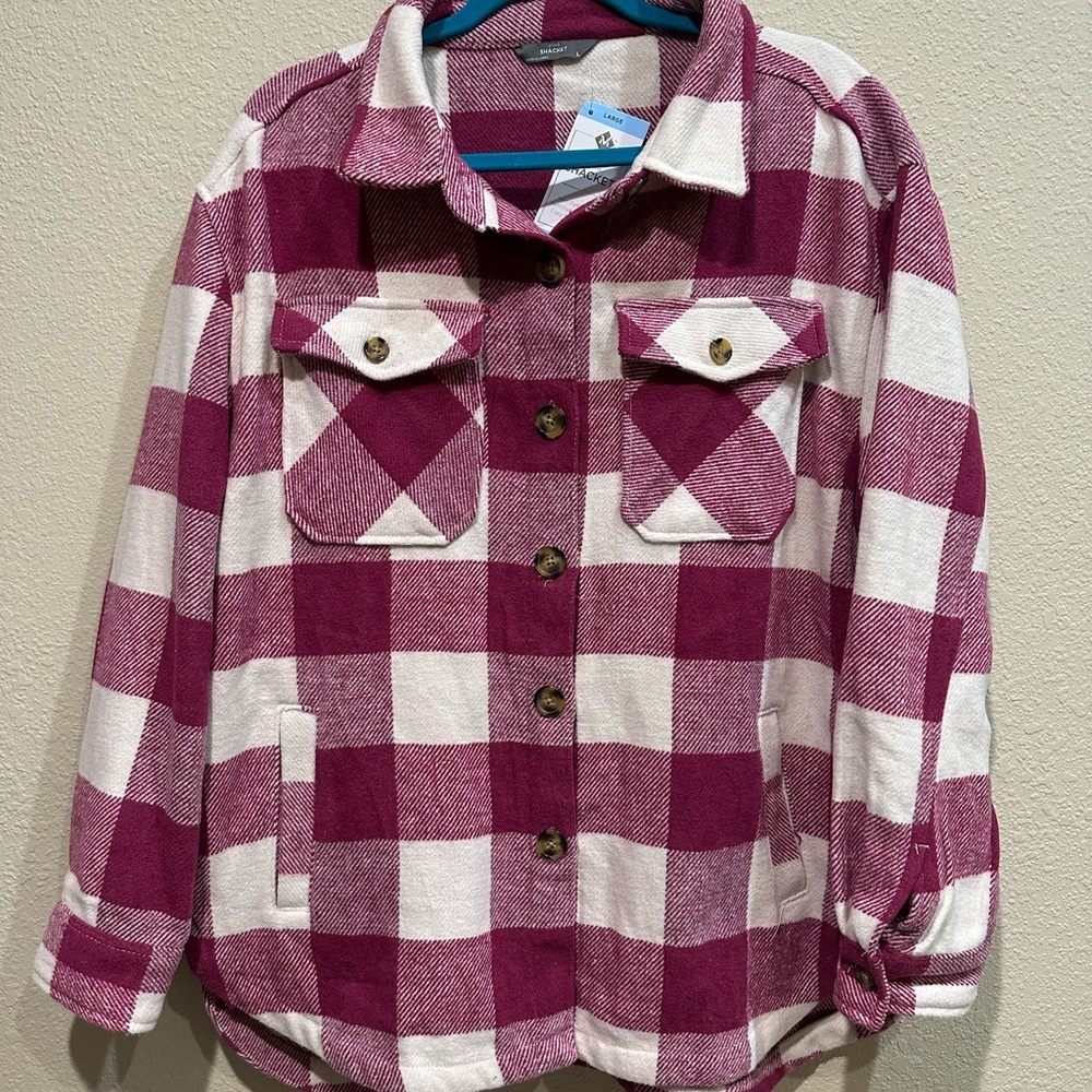 Nwt Shacket. Has four pockets, soft and comfortable. Button up. Size xl.